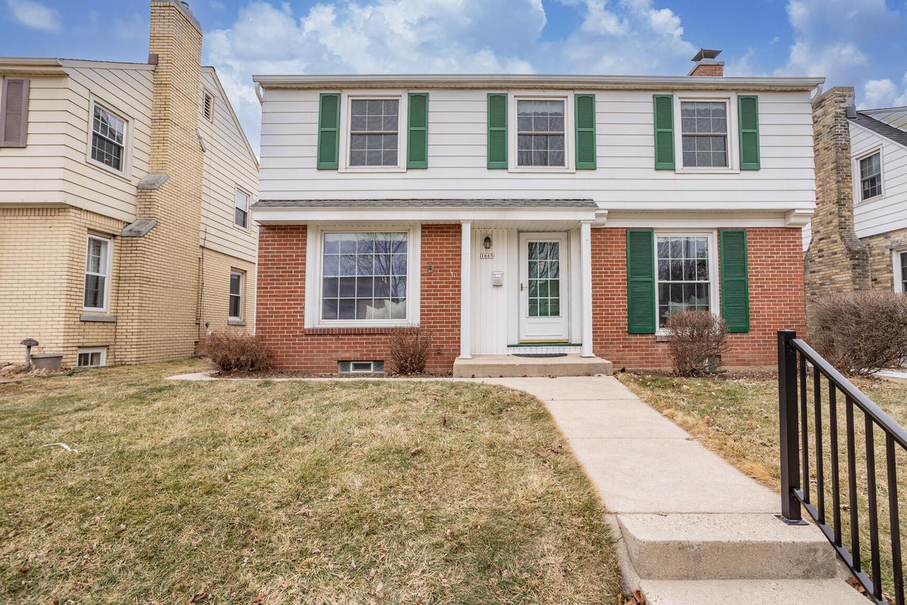 1665 S 52nd St, West Milwaukee, WI 53214