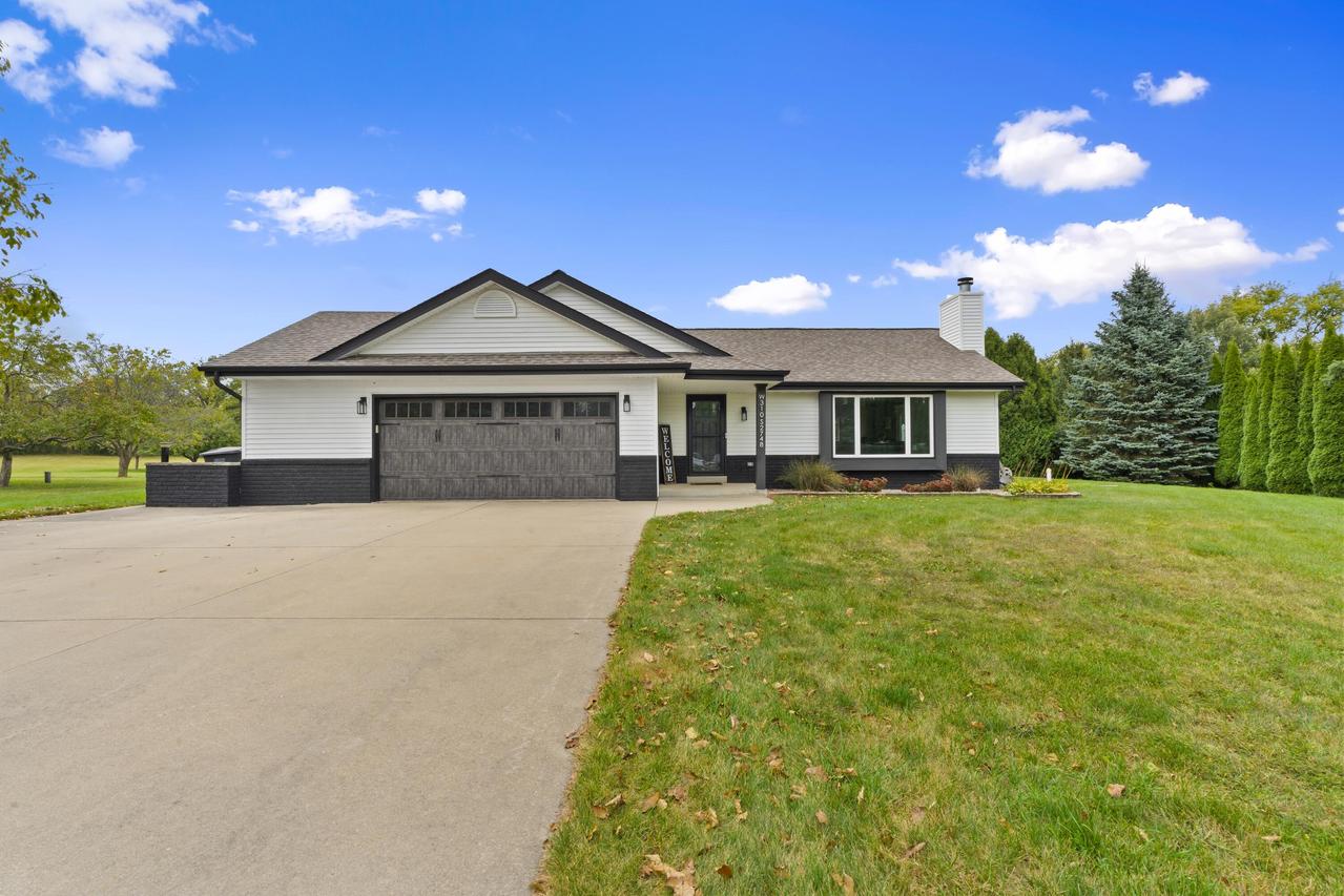 W310S2748 Wild Rose Ln, Genesee, WI 53188