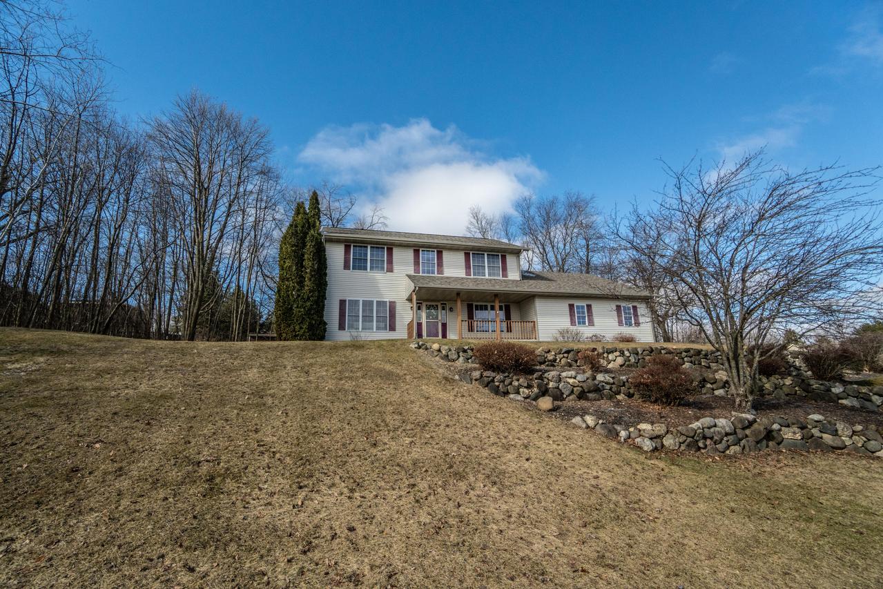 731 Hidden View, Slinger, WI 53086