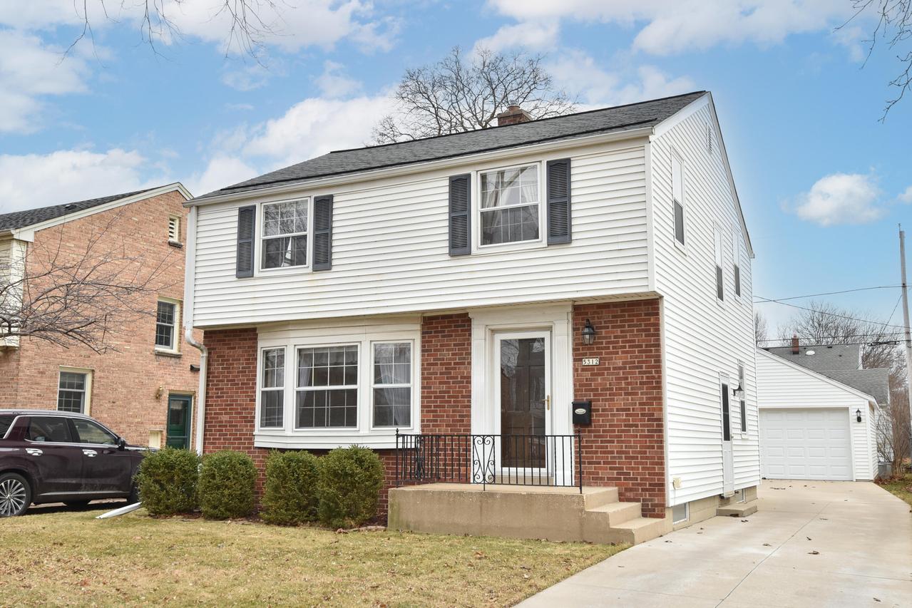 5312 N Bay Ridge, Whitefish Bay, WI 53217