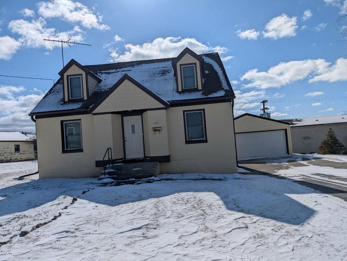 94 E North Water St, Algoma, WI 54201
