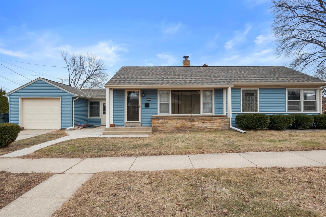 2538 S 75th St, West Allis, WI 53219