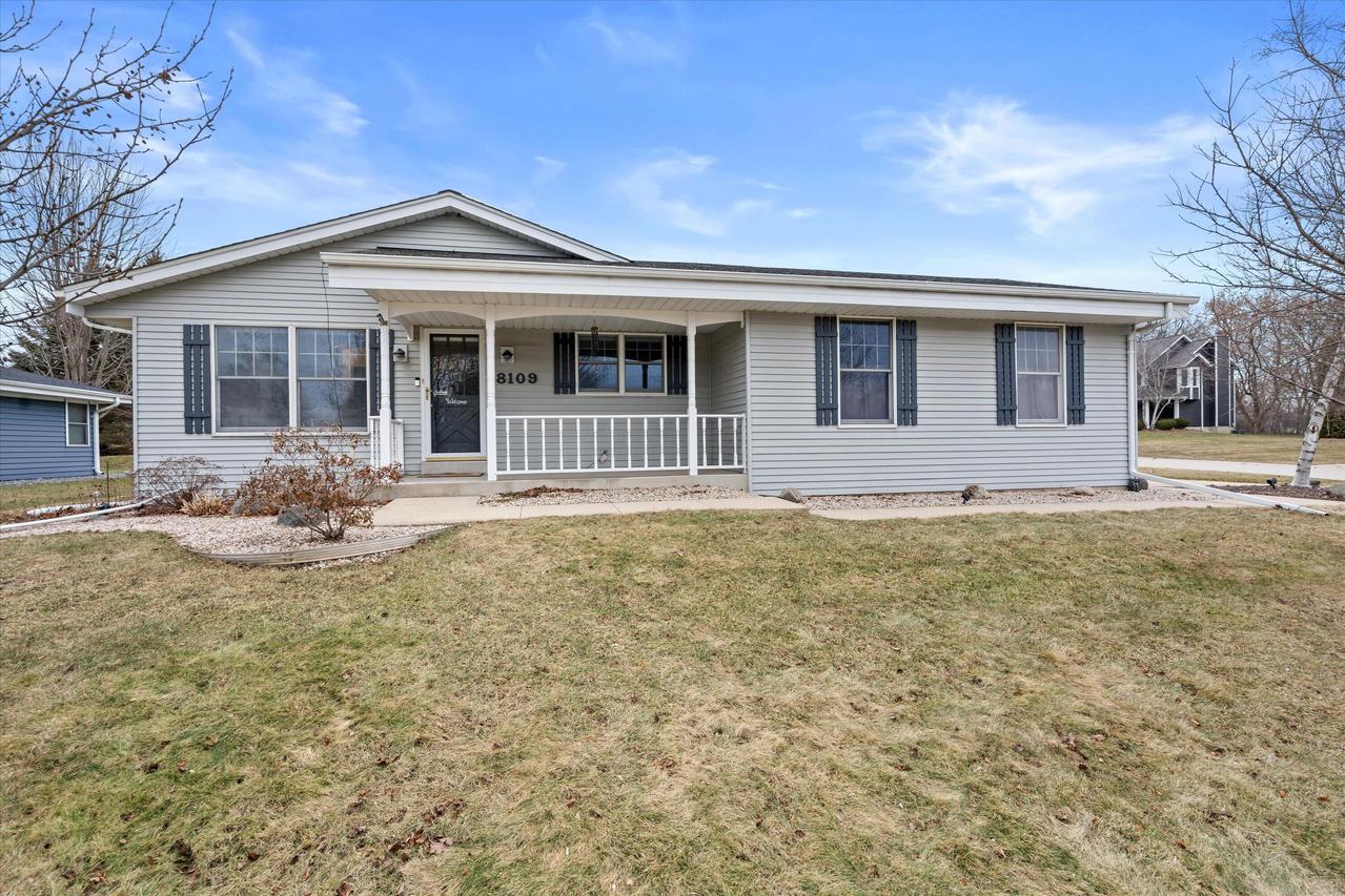8109 S Forest Meadows, Franklin, WI 53132