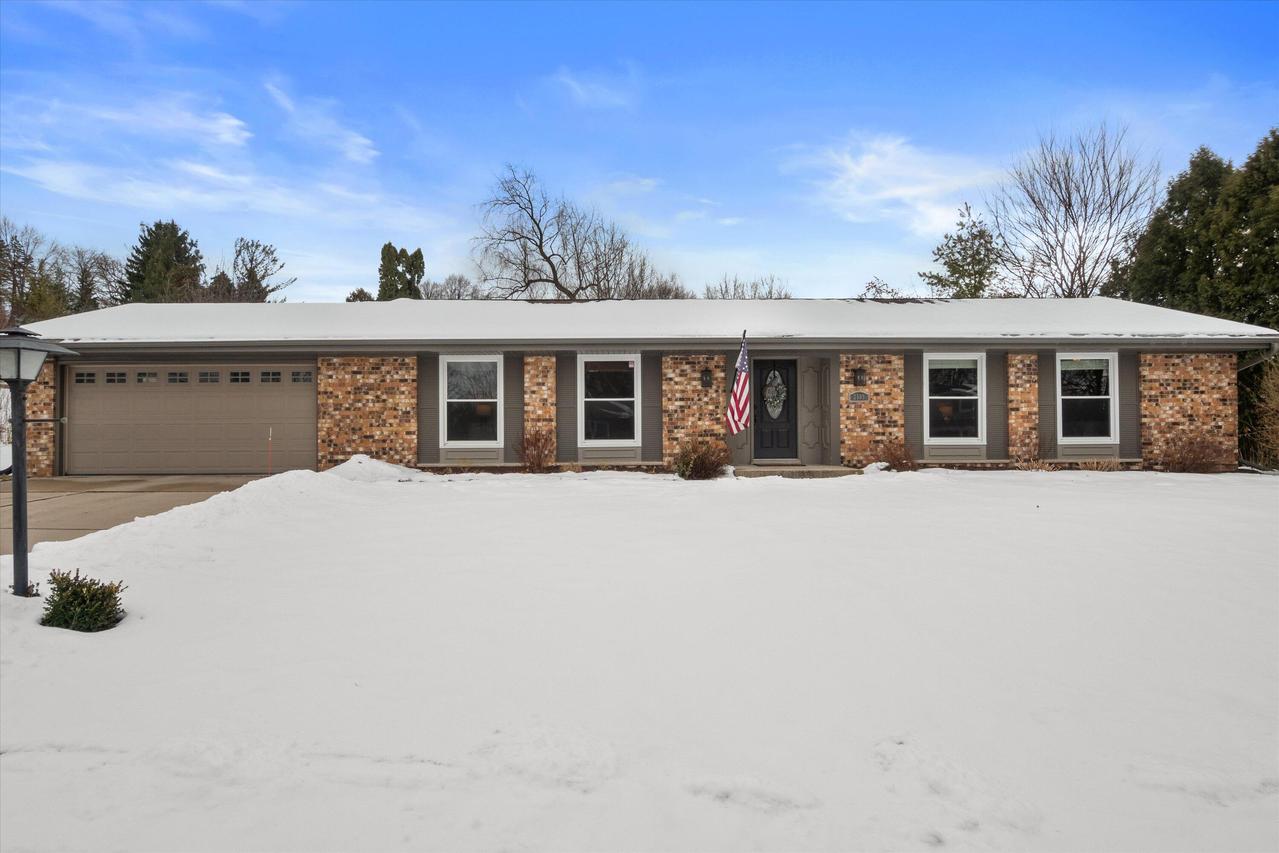 2509 Algoma Ter, Waukesha, WI 53188