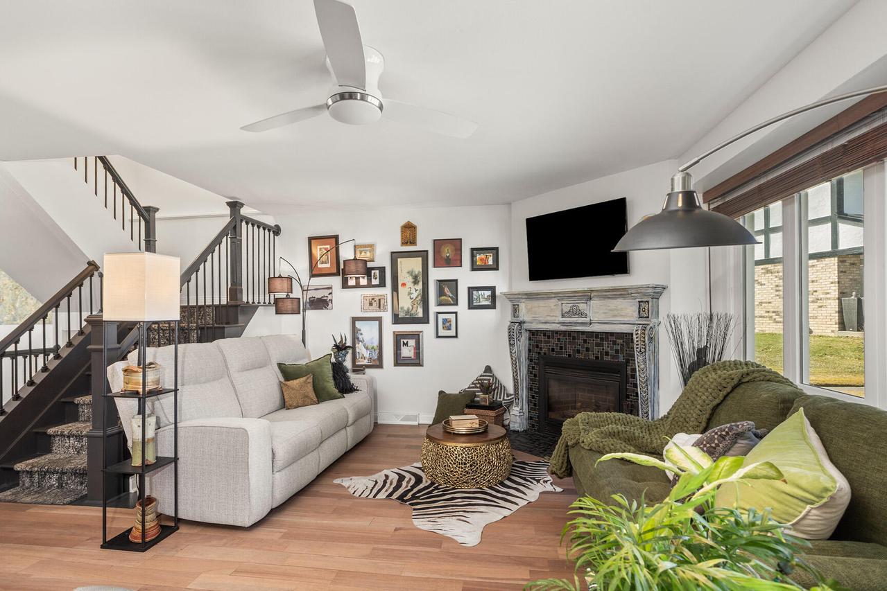 5335 S Sutton Pl, Greenfield, WI 53221