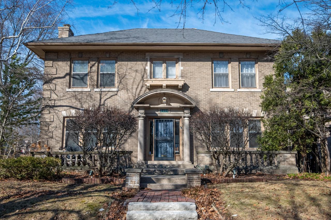 2400 E Newton Ave, Shorewood, WI 53211