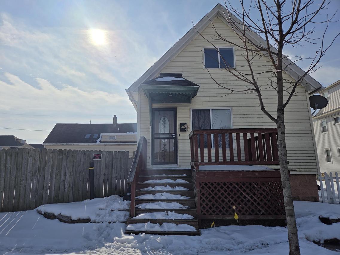 2459 W Walnut St, Milwaukee, WI 53205