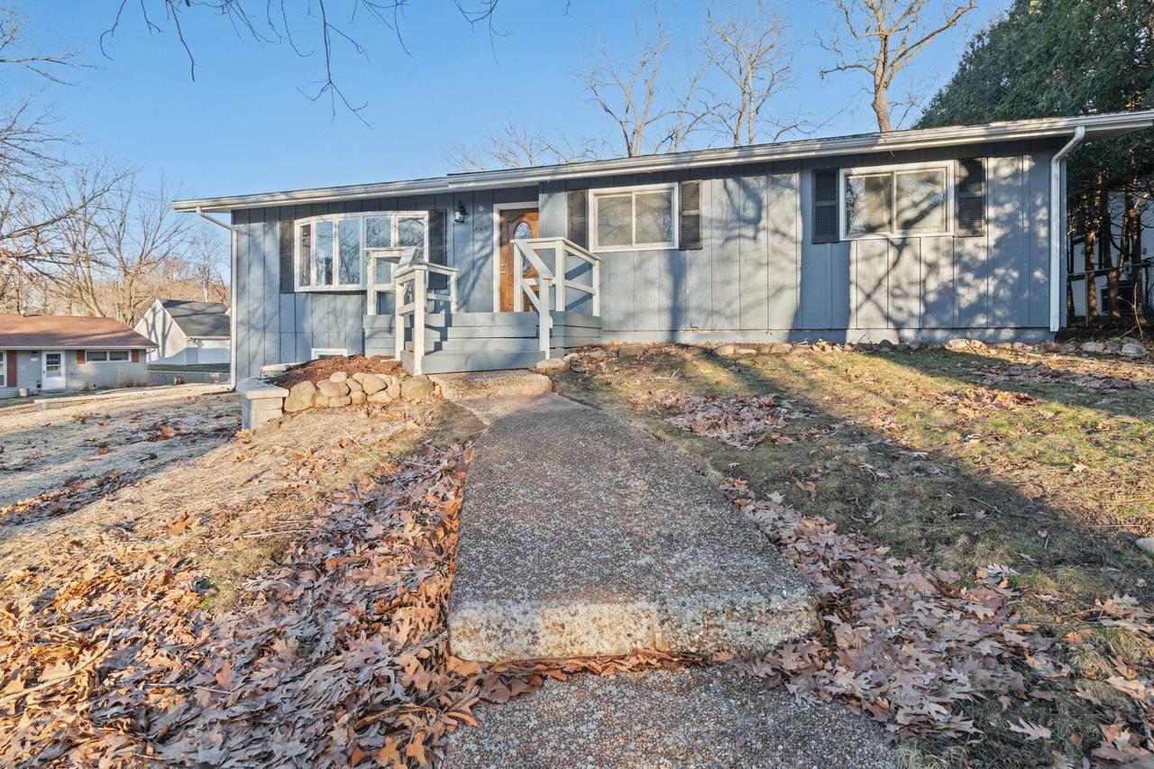 560 Free Church Dr, Williams Bay, WI 53191