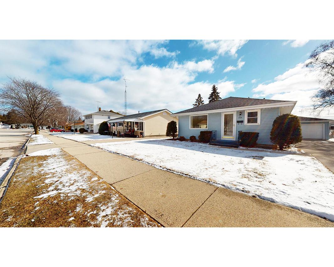 1525 George St, Manitowoc, WI 54220