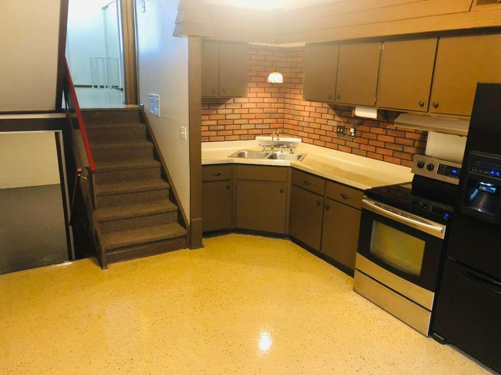 8901 N Swan Rd #D, Milwaukee, WI 53224