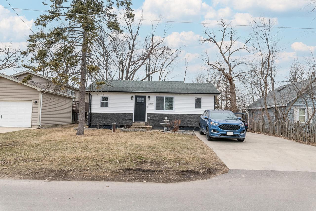 24922 67th St, Paddock Lake, WI 53168