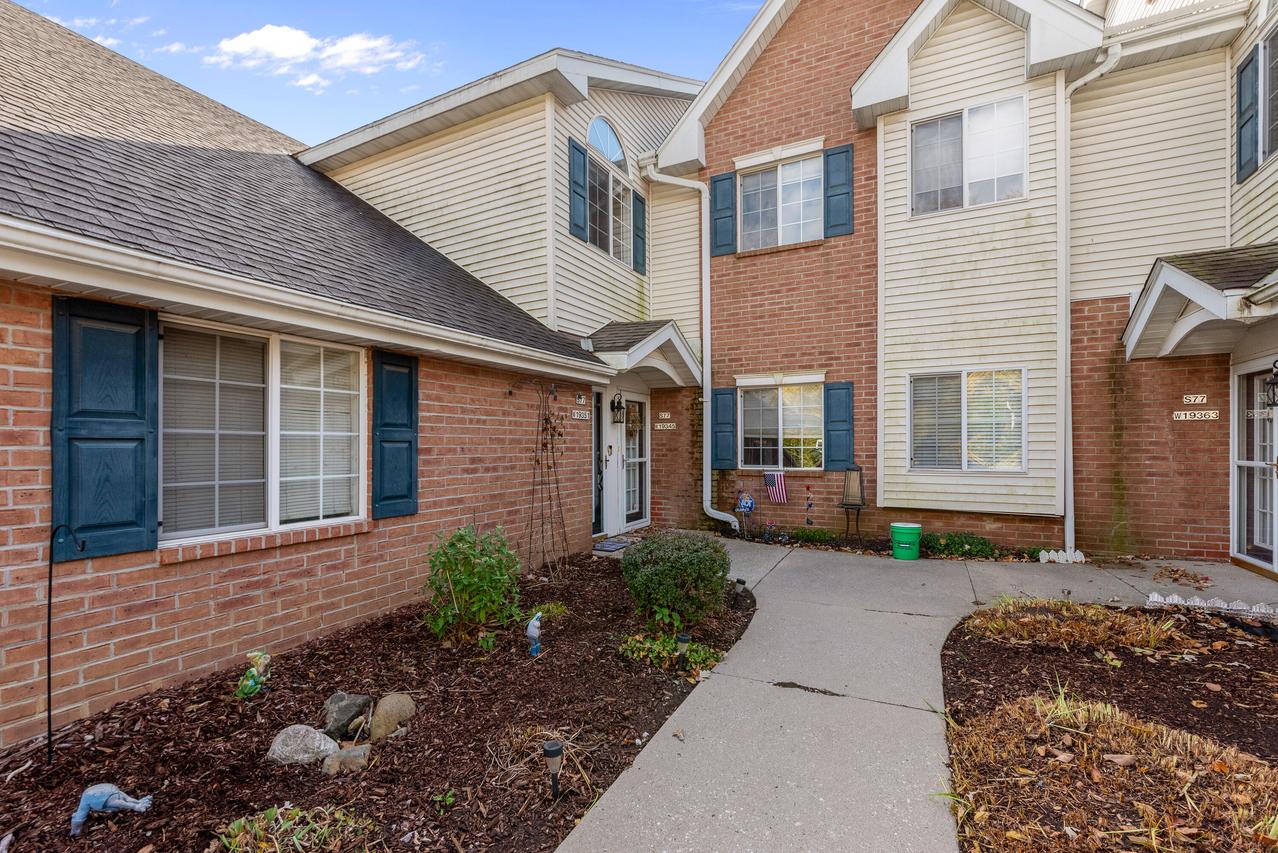 S77W19351 Lakewood Dr, Muskego, WI 53150