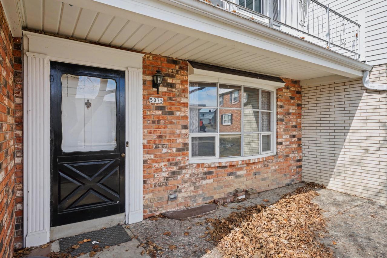 5075 W Colonial Ct, Greenfield, WI 53220