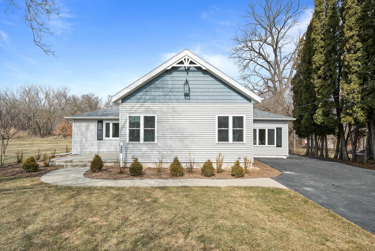 132 Fontana Ave, Fontana, WI 53125