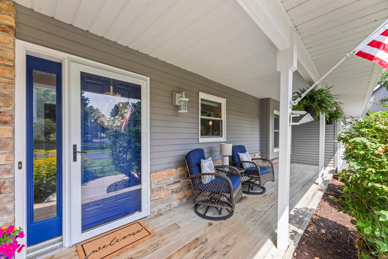 1722 Journeys Dr, Delafield, WI 53029