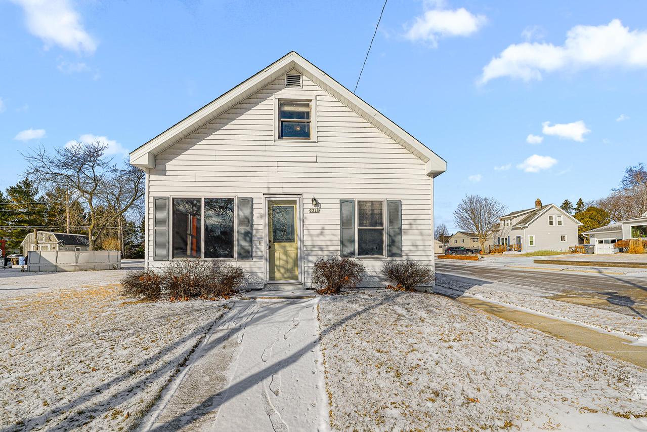 3328 N 13th St, Sheboygan, WI 53083