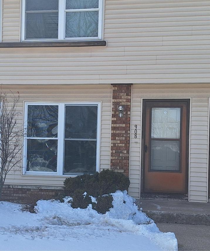 908 12th Ave, Onalaska, WI 54650