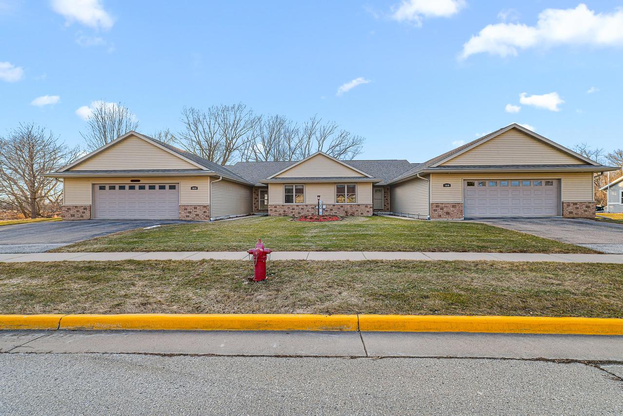 1016 Pheasant Ln #1018, Horicon, WI 53032