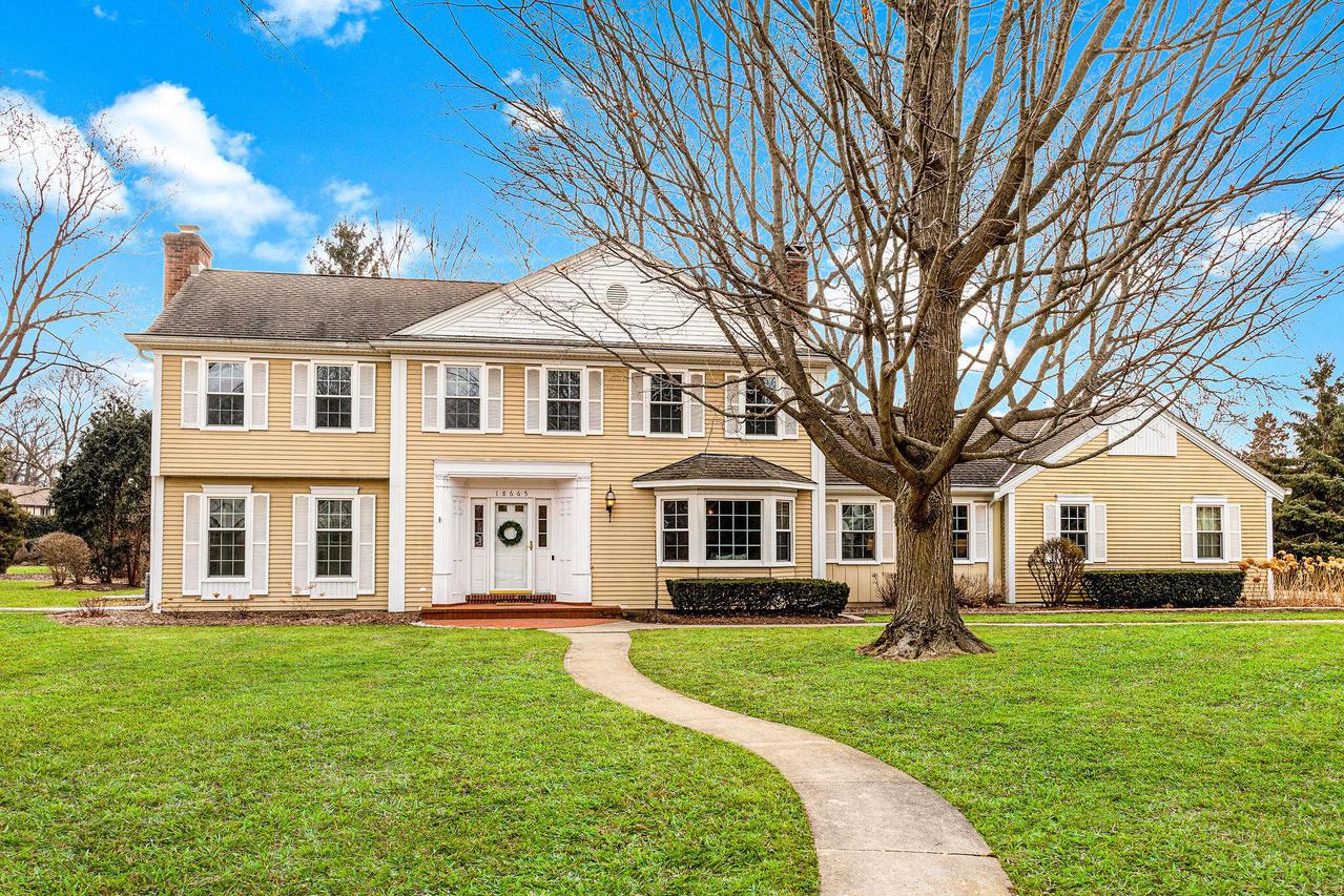 18665 Le Chateau Dr, Brookfield, WI 53045