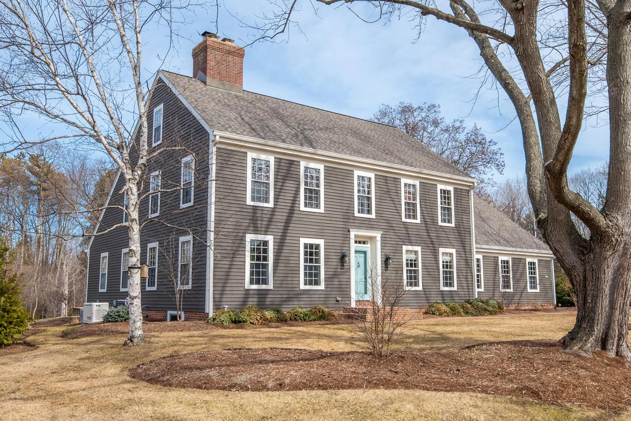 9944 N Lamplighter Ln, Mequon, WI 53092