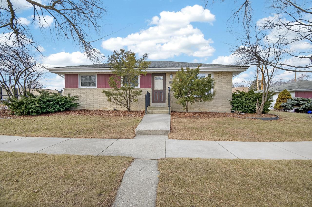 7954 45th Ave, Kenosha, WI 53142