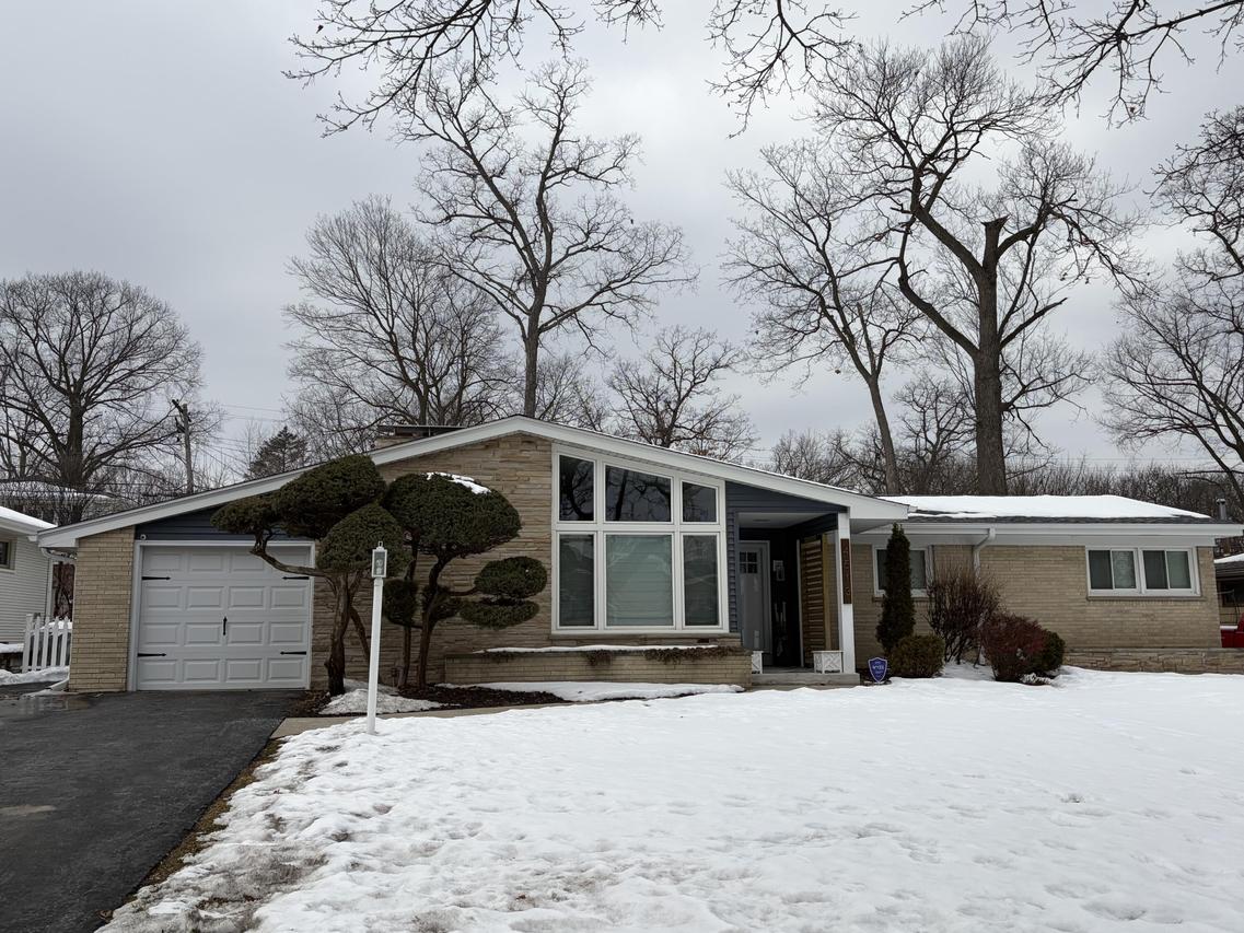 4513 N 109th St, Wauwatosa, WI 53225