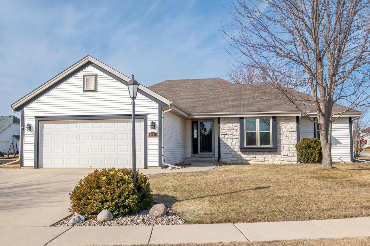 4024 Stillwater Cir, Waukesha, WI 53189