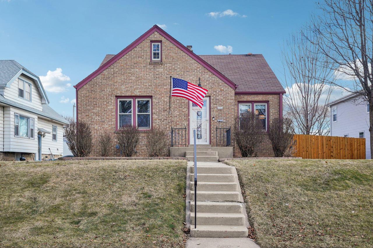 2352 S 80th St, West Allis, WI 53219