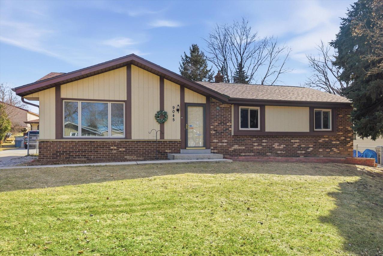 9045 W Rochelle Ave., Milwaukee, WI 53224