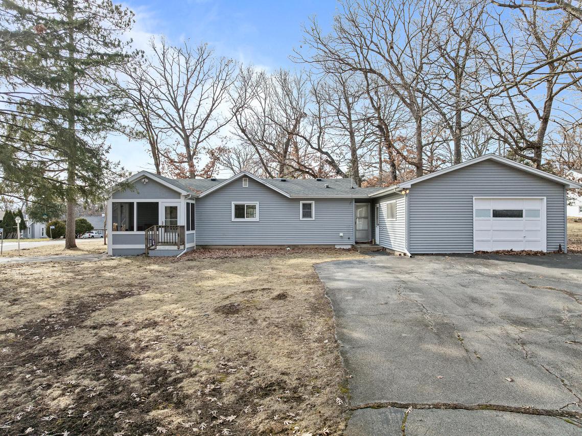 W3724 Washington Dr, Geneva, WI 53147