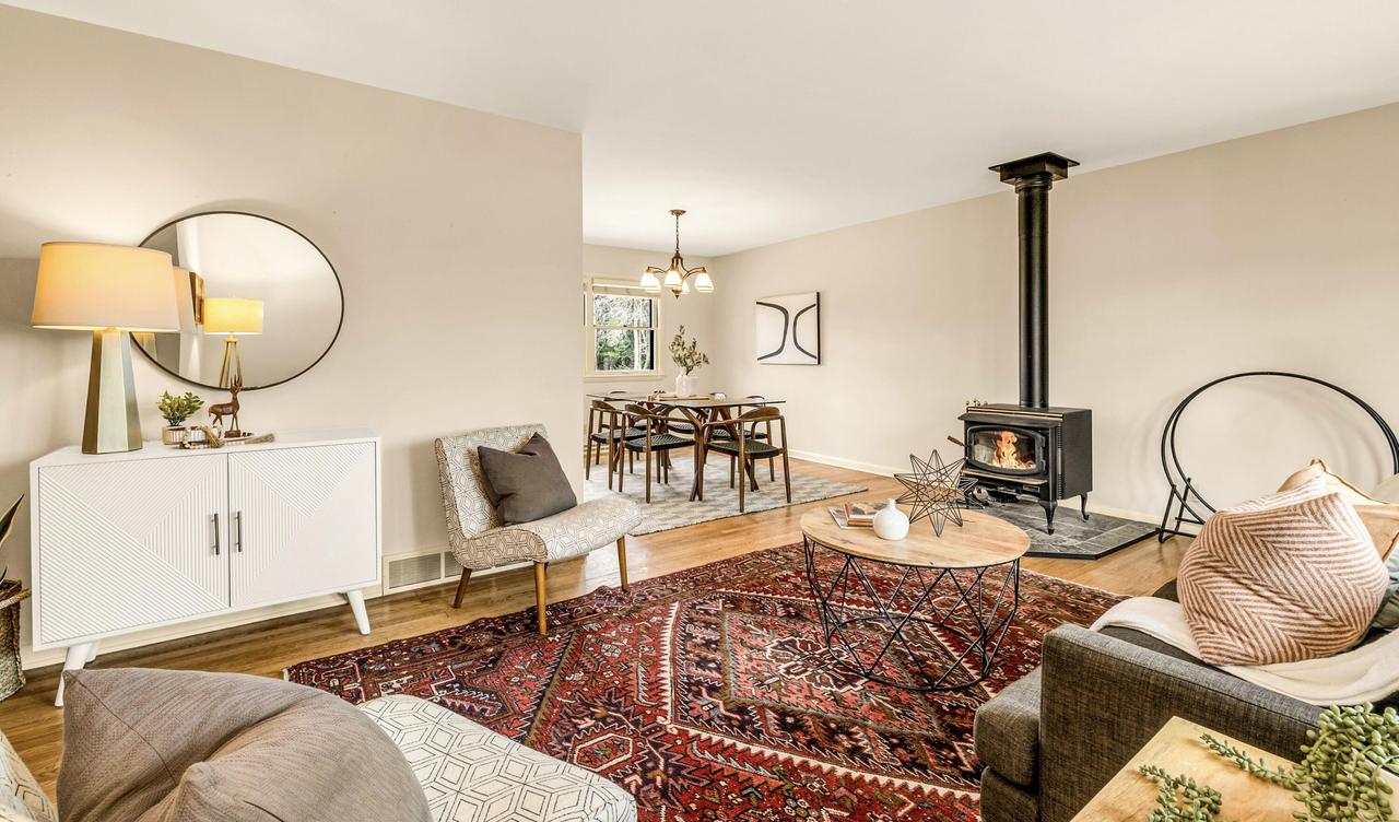 13733 N Hillside Dr, Mequon, WI 53097