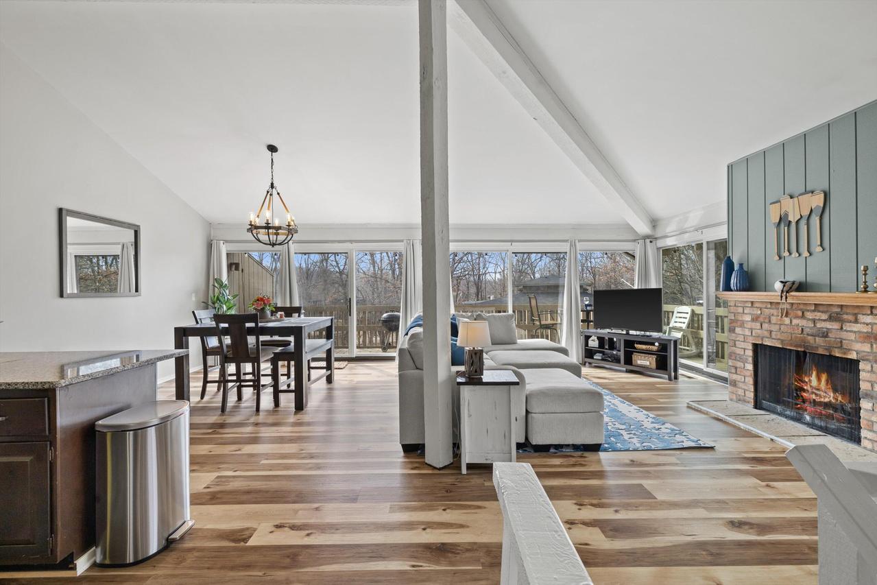 521 Bristol Oak Ct #A, Fontana, WI 53125