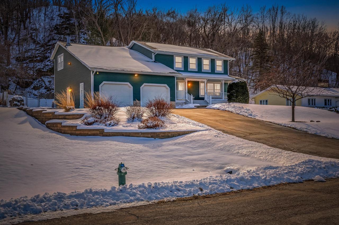 4304 Meadowlark Ln, La Crosse, WI 54601