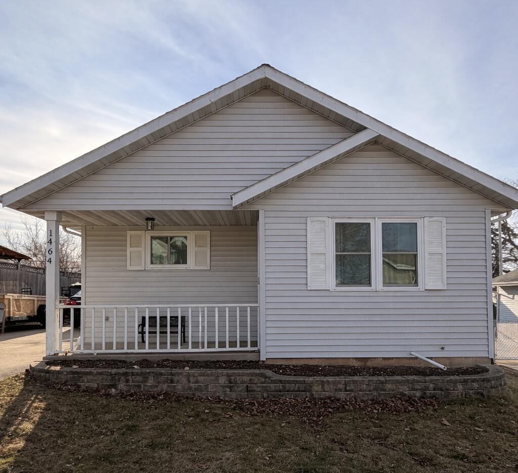 1464 Paul Ln, Waukesha, WI 53186