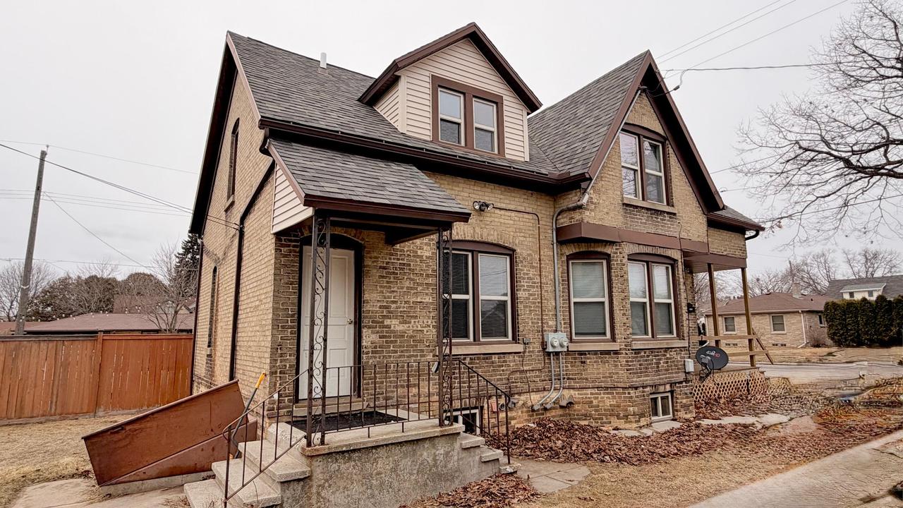 2011 Madison St, Manitowoc, WI 54220