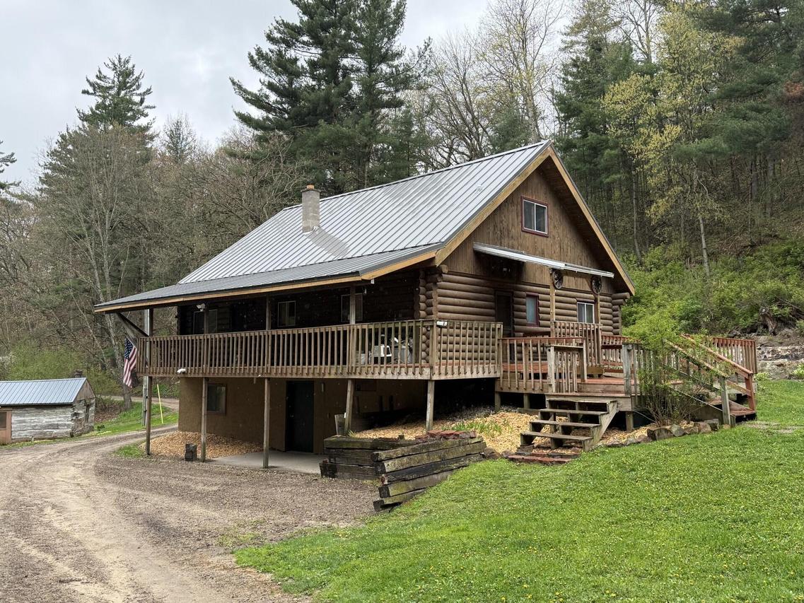 22450 Kodiak Rd, Clifton, WI 54638