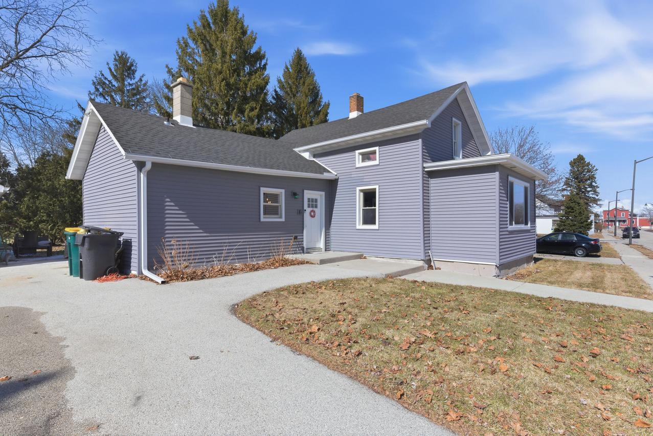 W208N16721 S Center St, Jackson, WI 53037