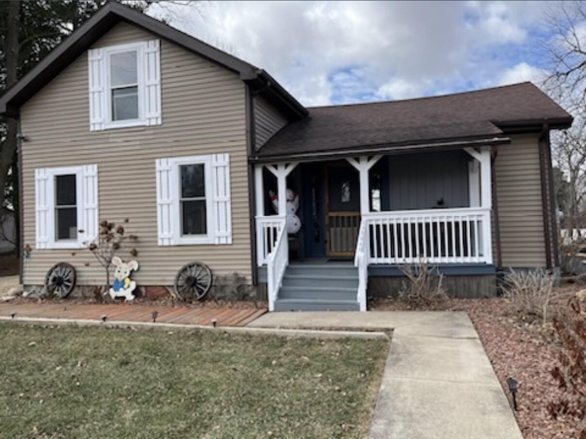 239 Nelson St, Sharon, WI 53585