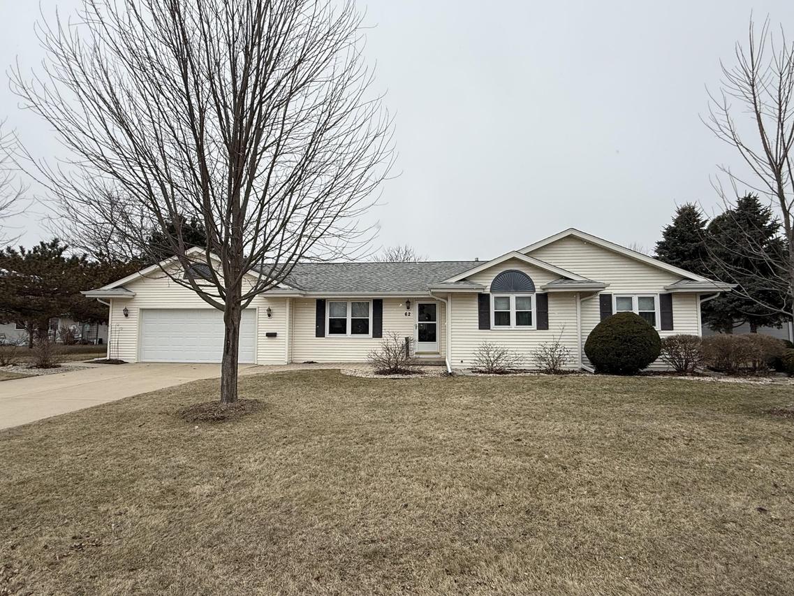 62 E Sedgemeadow St, Elkhorn, WI 53121