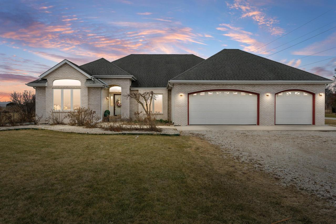 439 92nd St, Raymond, WI 53126