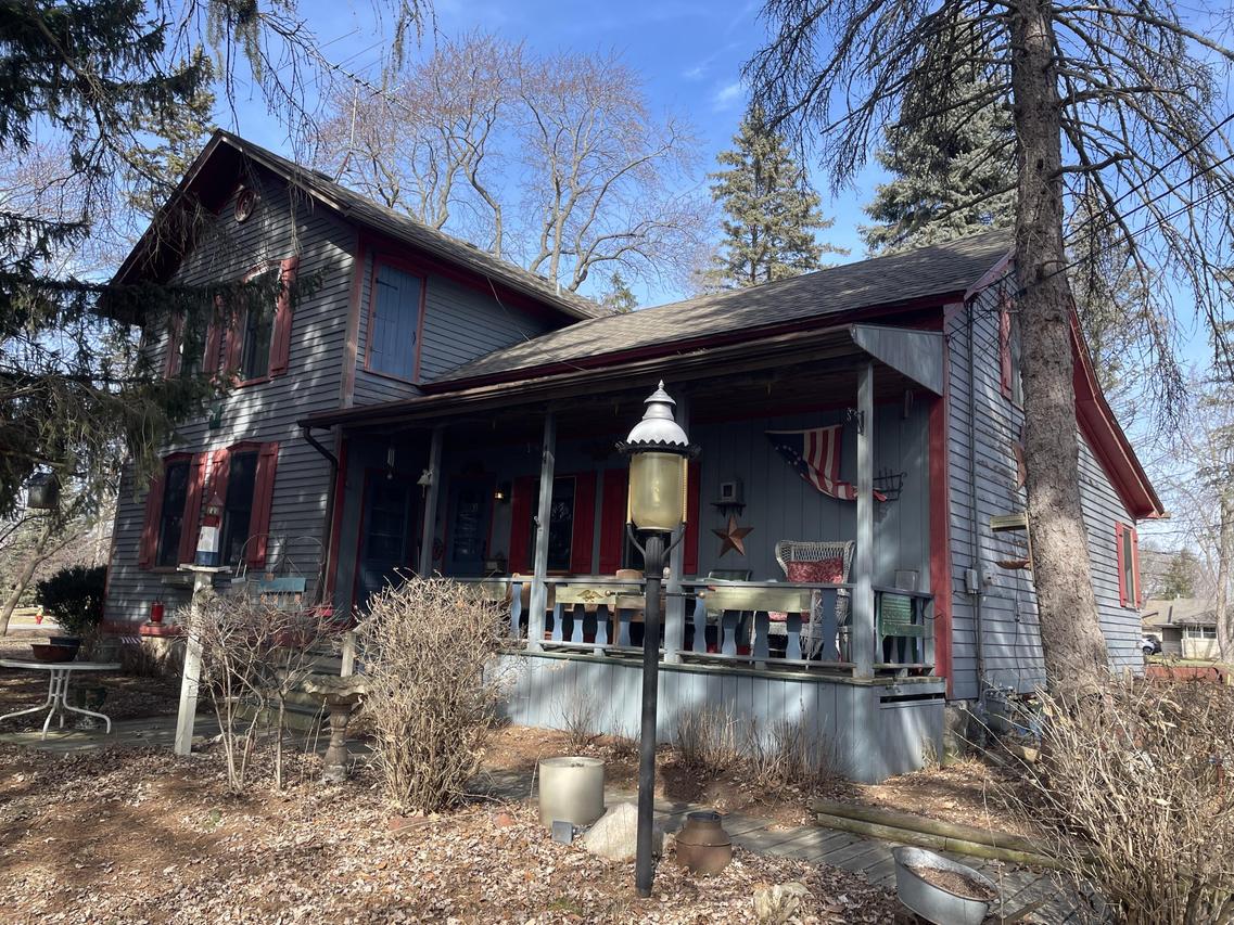 1320 E Oakwood Rd, Oak Creek, WI 53154