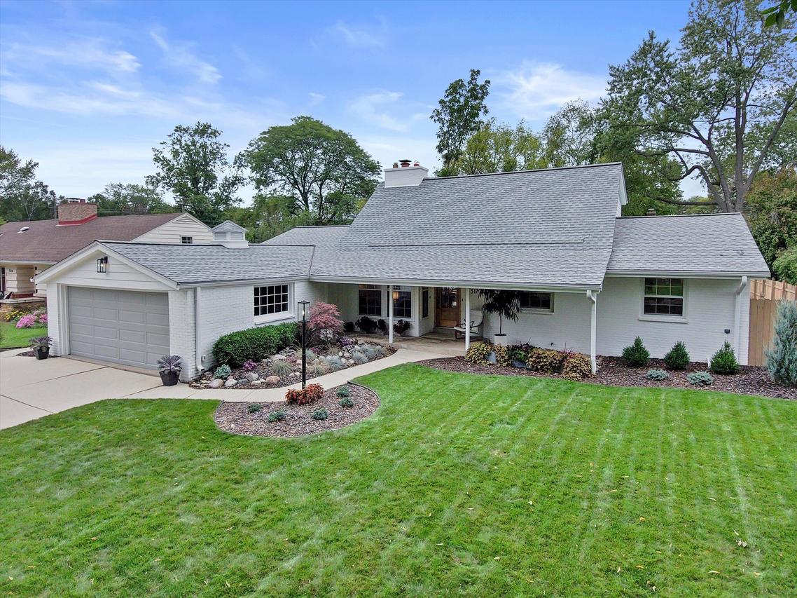 7317 N Crossway Rd, Fox Point, WI 53217