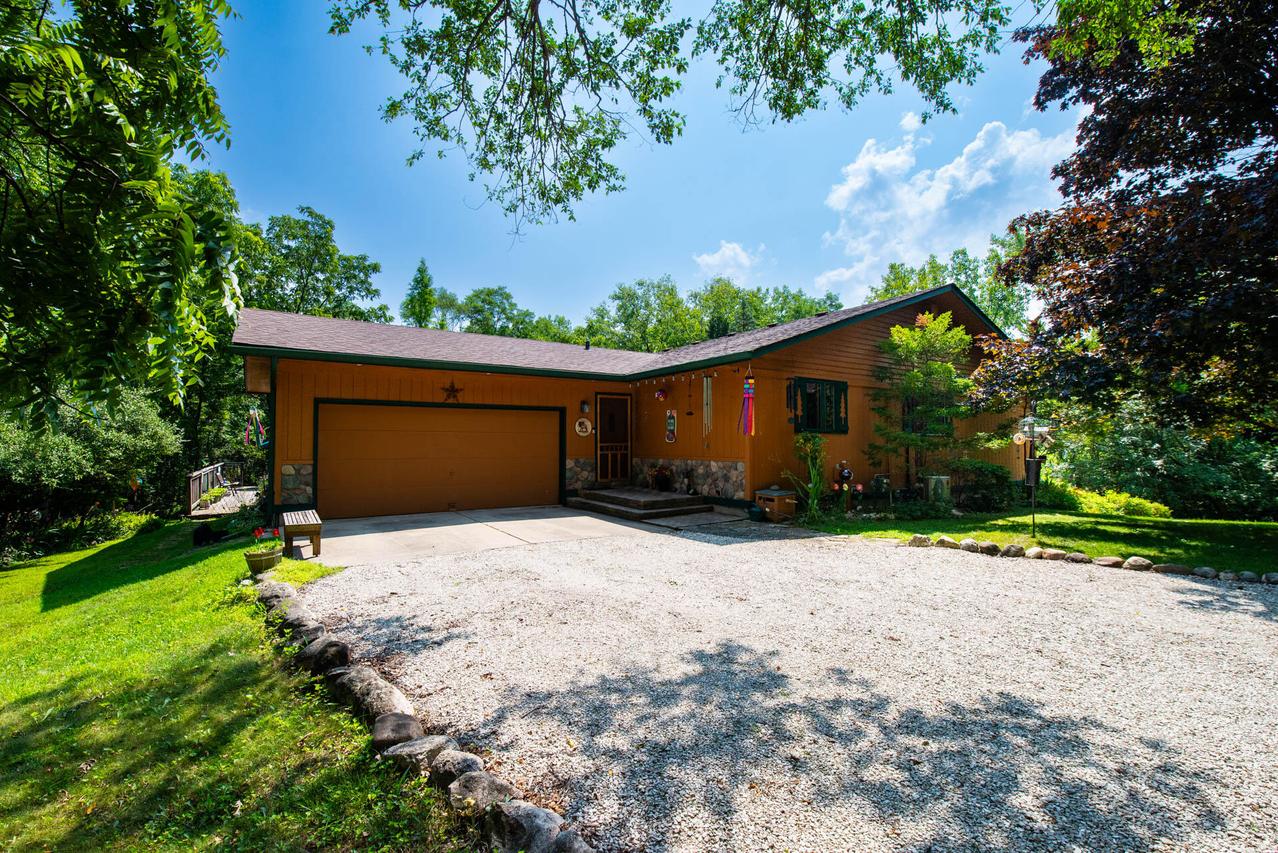 27130 89th St, Salem Lakes, WI 53168