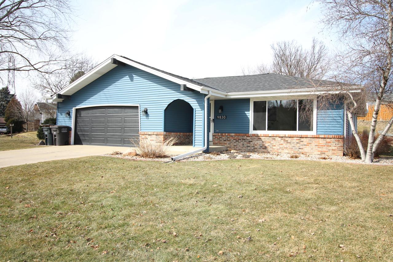 9830 W Plainfield Ave, Greenfield, WI 53228