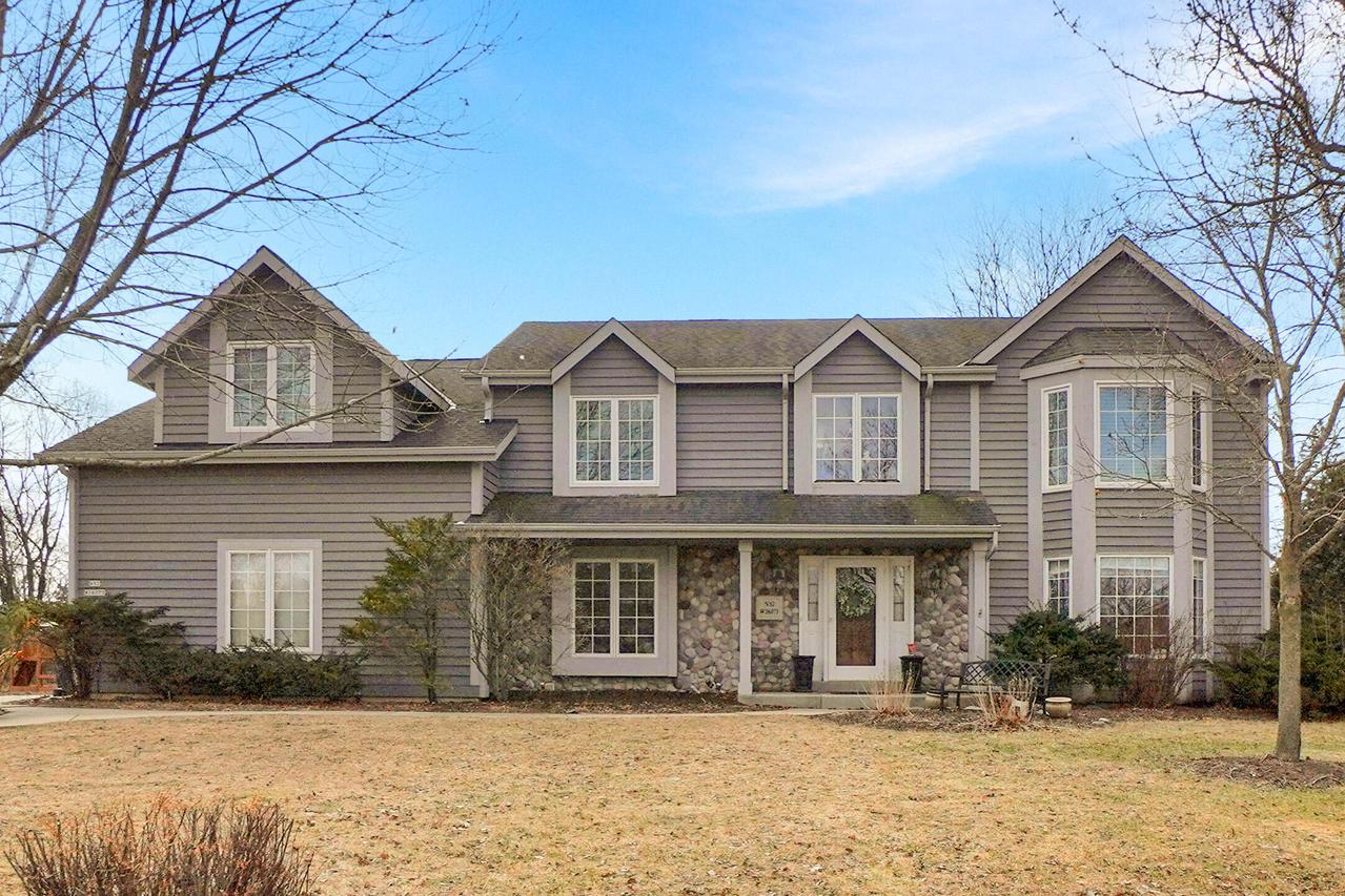 N52W16073 Bette Dr, Menomonee Falls, WI 53051