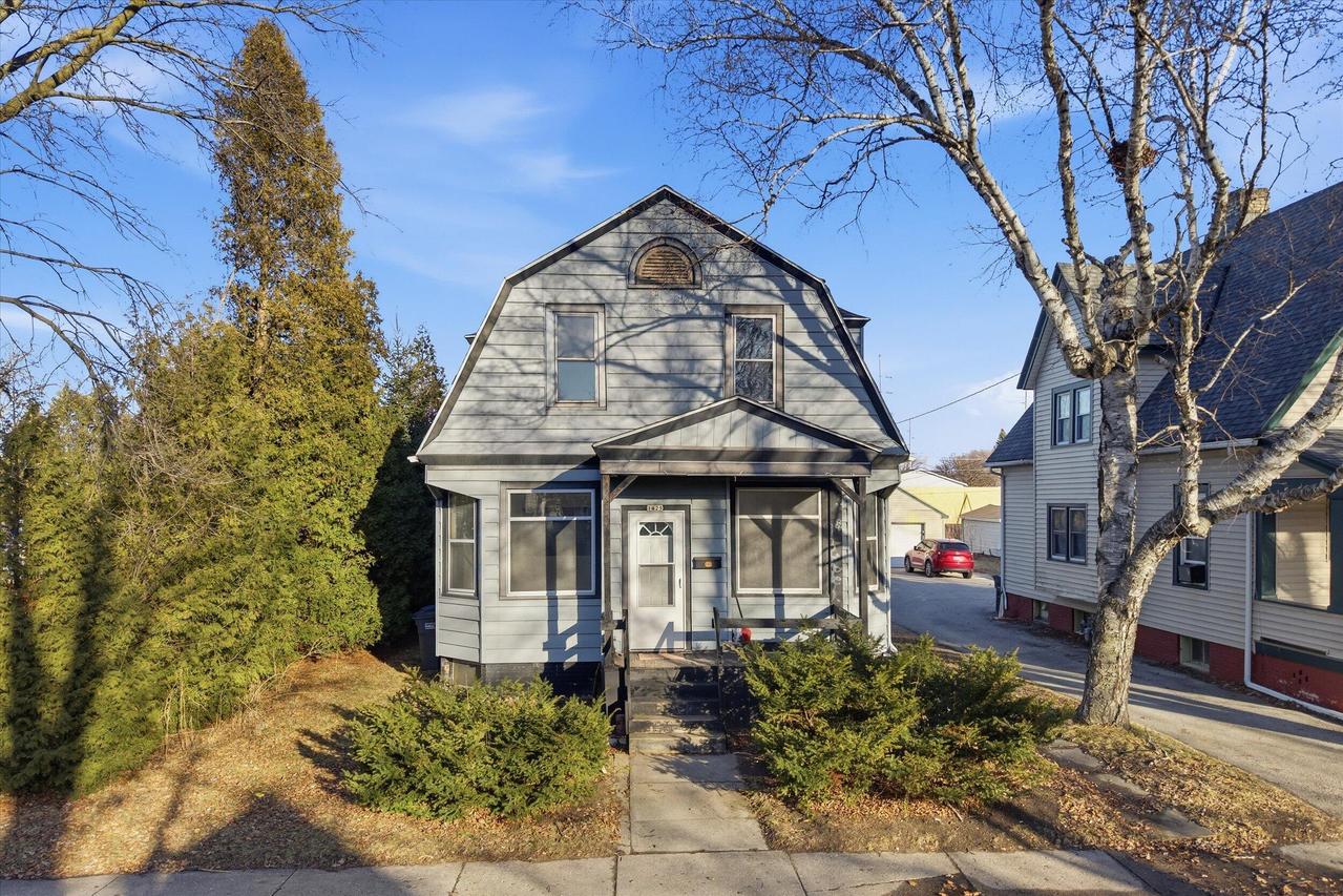 1429 S 9th St, Sheboygan, WI 53081