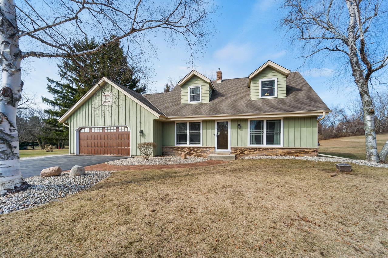 W322S7085 Claire Dr, Mukwonago, WI 53149