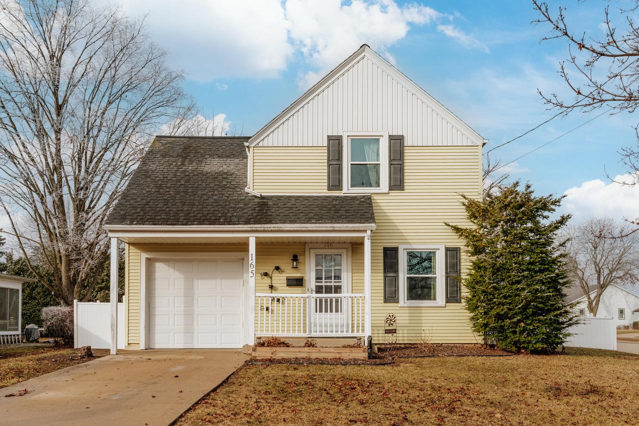 165 N Elmwood Ave, Burlington, WI 53105