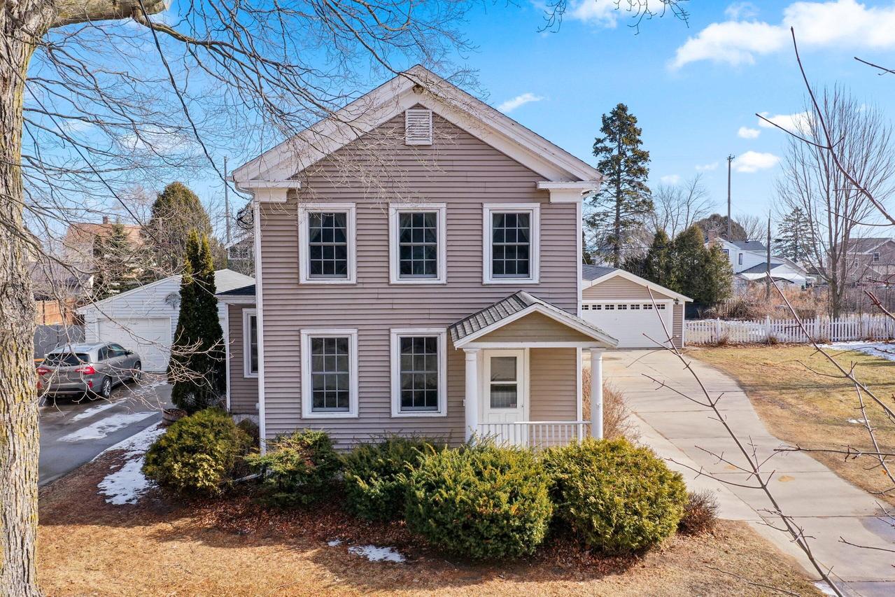 523 N 5th St, Manitowoc, WI 54220