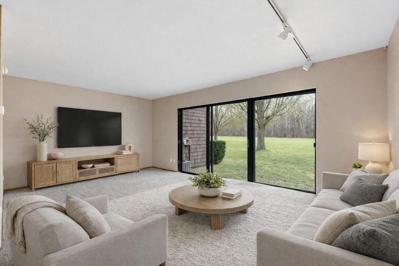 9156 N 70th St #5, Milwaukee, WI 53223